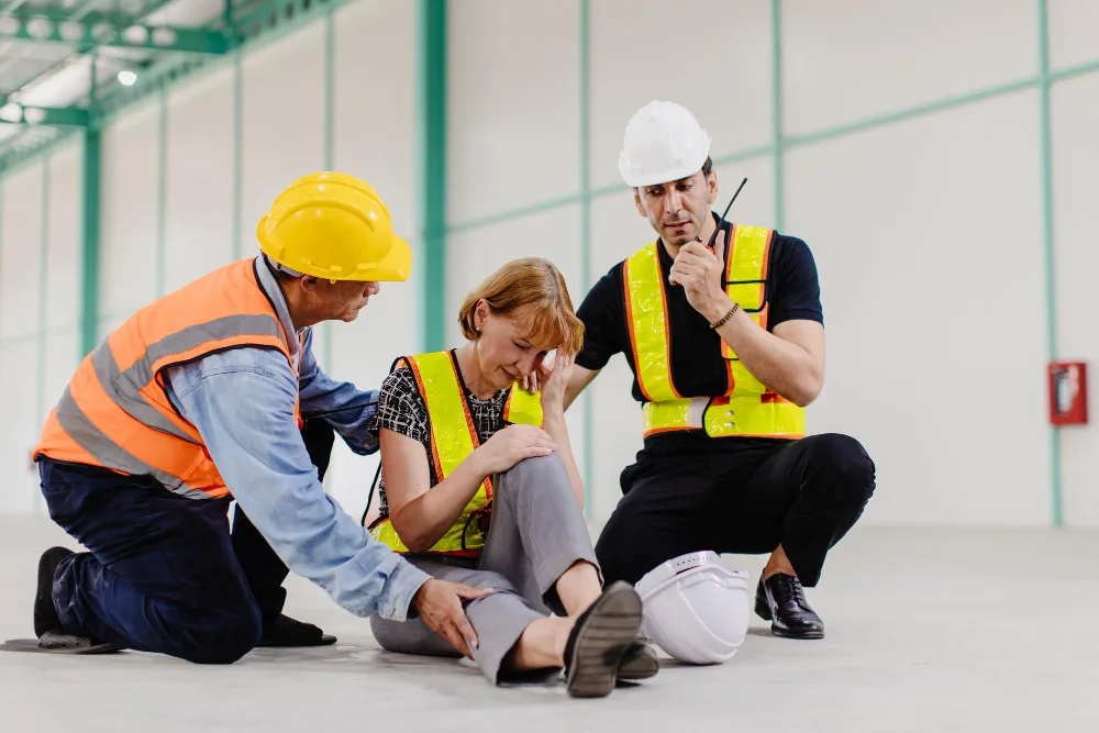 How To Respond To a Workplace Injury: Tips and Best Practices